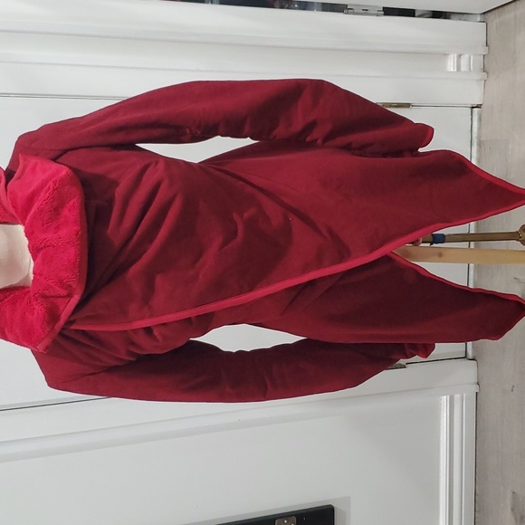 Lululemon Presence of Mind Red Fleece Wrap size 6 - Picture 14 of 14